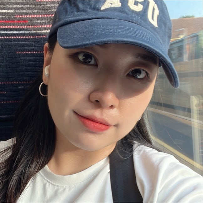 I am a professional female aged 30. I am look... Main Photo