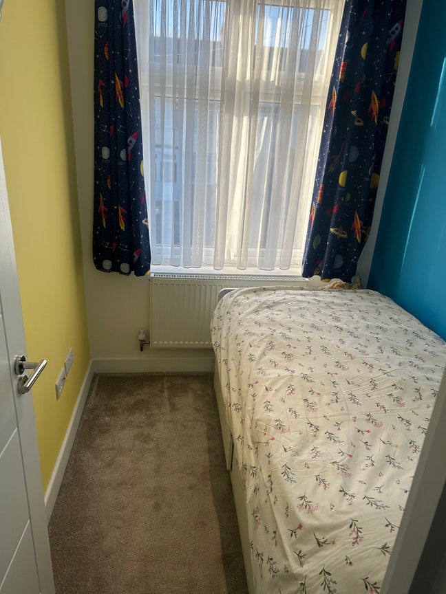 Single room for professional female Main Photo