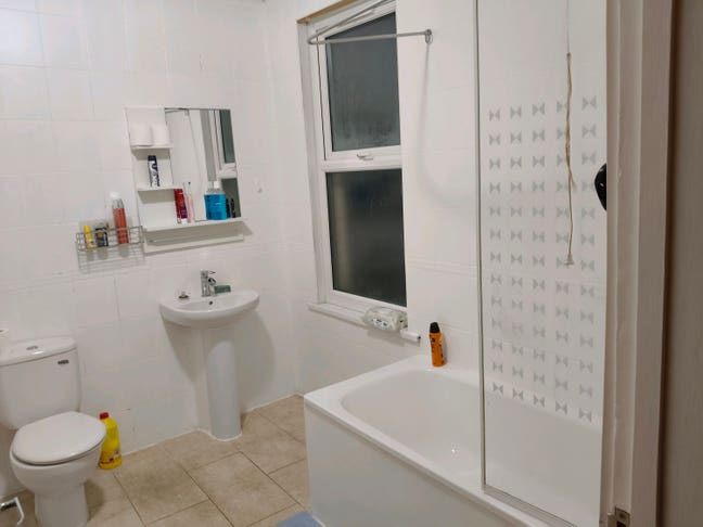 Two bed house Main Photo