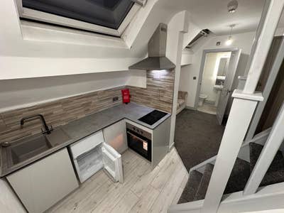Moseley Big Furnished Ensuite Room! Main Photo