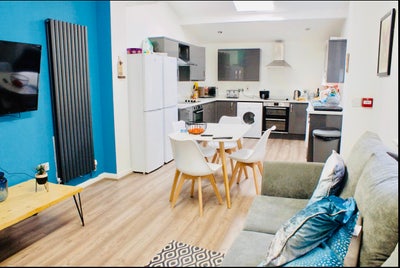 Ensuite Double Room 600 pcm Incl Bills Oldham Road Main Photo