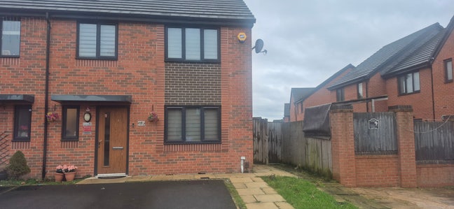 Spacious 4-B/R Semi-Detached Home Available 01/04 Main Photo