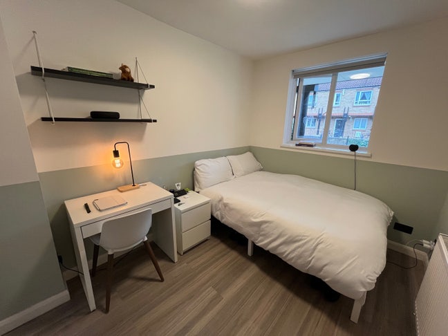 Large Cosy Double - Bills Included  Main Photo