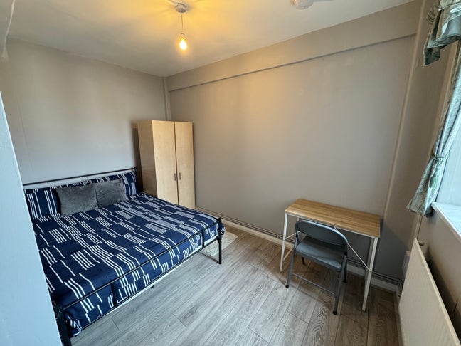 Double W/ Fridge Next to Arsenal Station Main Photo