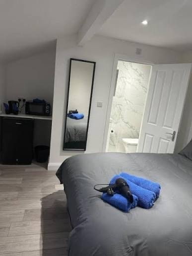 5 mins to central London clean house  Main Photo