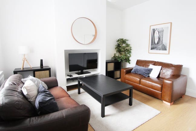 Spacious Double Bedroom – All Bills Included Main Photo