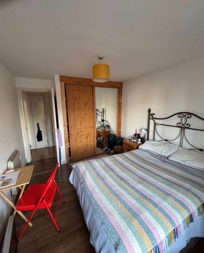 Great room right next to whitechapel station Main Photo