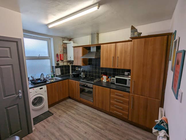 Double Room &pound;485 pcm Incl Bills Ashton Under Lyne Main Photo