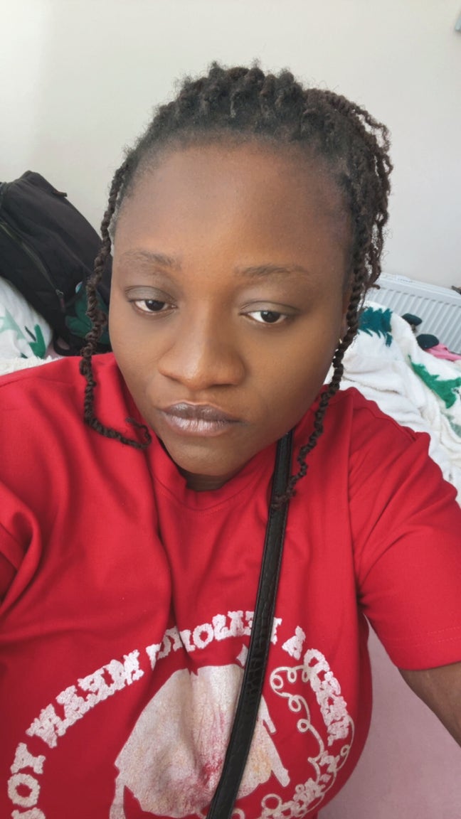 A room in a shared apartment with professionals Main Photo