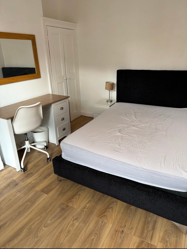 &pound;520 per month including bills and fully furnished Main Photo