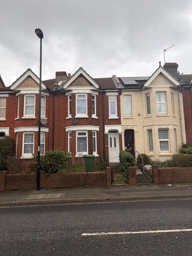 Newly Refurbished 3 Bed Home with Garden   Main Photo