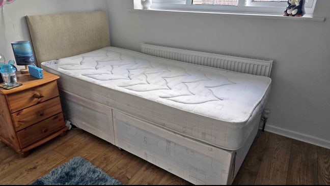 Available room in Stroud (for females only ) Main Photo