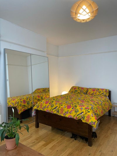 Lovely large room in Stoke Newington available Main Photo
