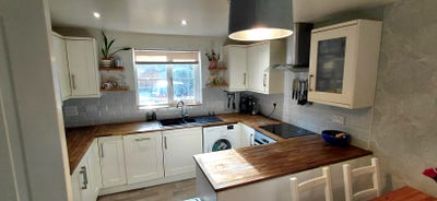 Modern 2 bed, 2 bath flat near Reading Main Photo