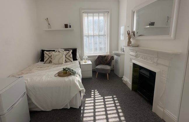 Well Presented Double Room - All Bills Included Main Photo