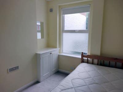 Double room, Close to RD&E, need friendly housemat Main Photo