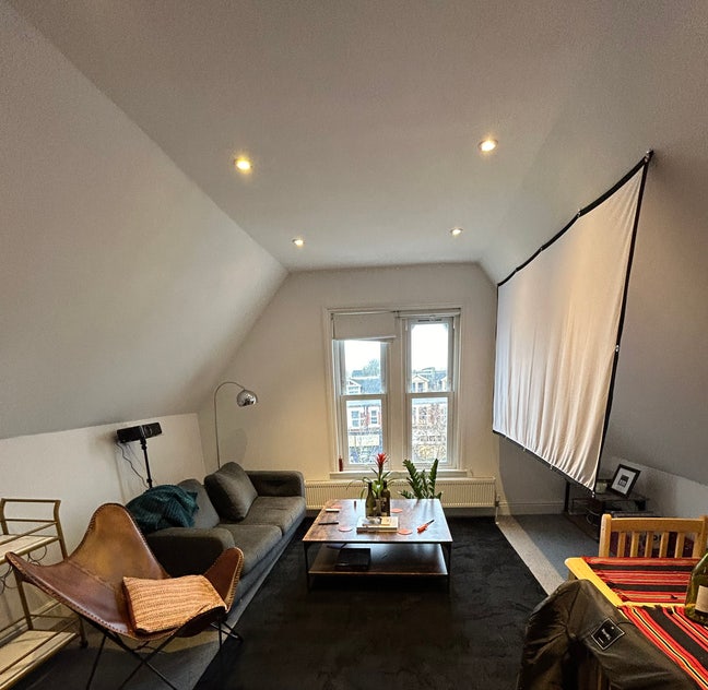 Double Room in Sociable Shared Flat  Main Photo