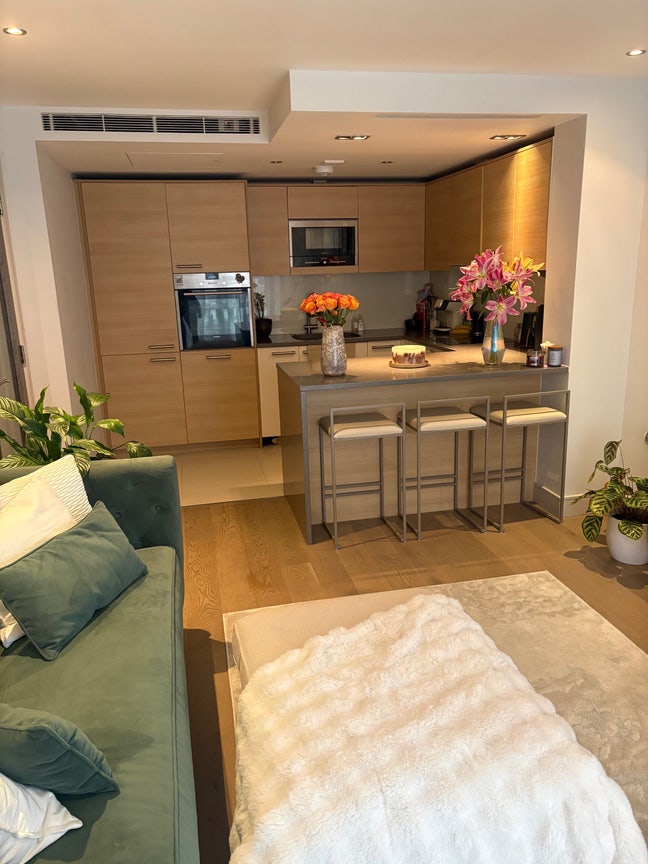 Beautiful cozy room available  Main Photo