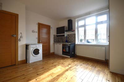 Studio Flat to Let - All Bills  Main Photo