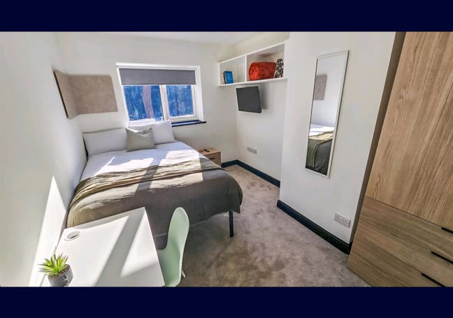 Modern Off-Suite Room | Professionals & NHS  Main Photo
