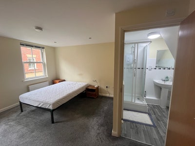 A nice double ensuite room in town centre Main Photo
