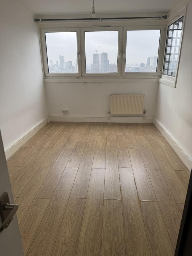 Spacious & clean double room in Stratford  Main Photo
