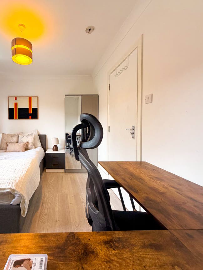 Bright Double En-Suite Room – Canary Wharf Area Main Photo