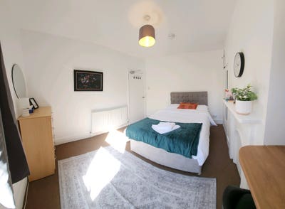 Luxury living. Serviced accommodation. Cowley road Main Photo