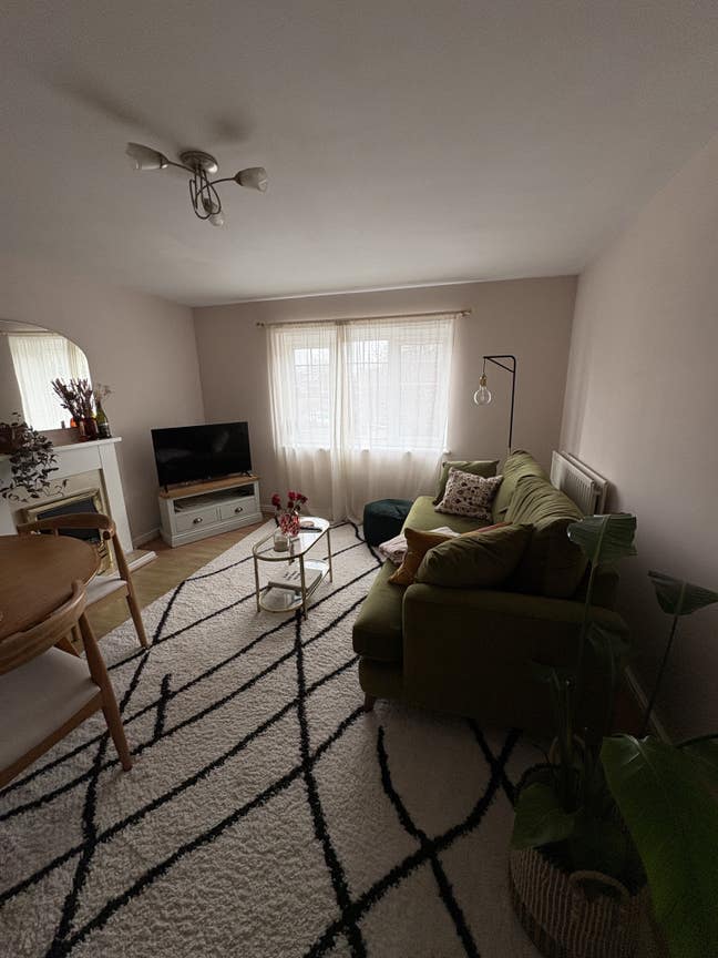 Double Room Available – Two-Bed Flat in Abingdon Main Photo