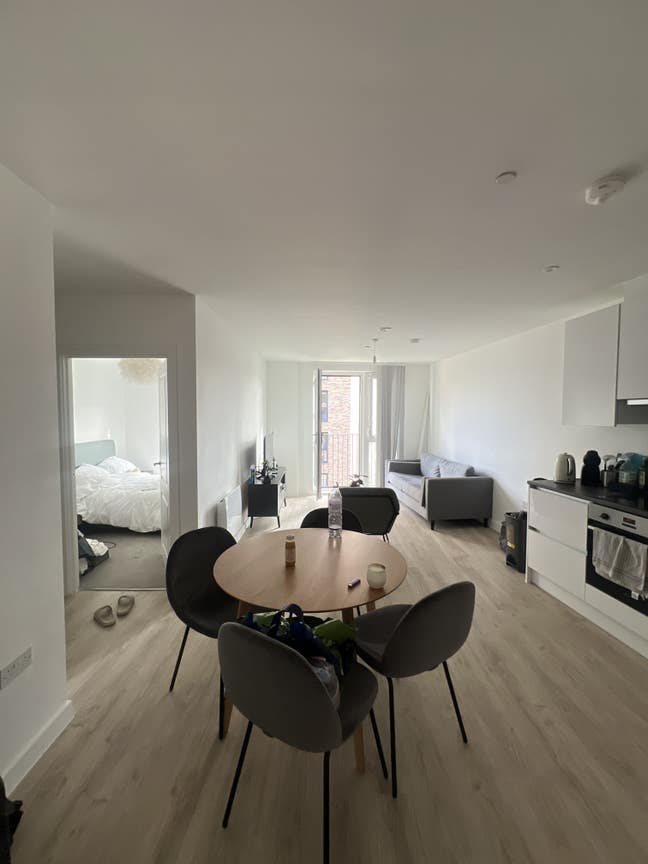 Female housemate needed, En-suite, Gym onsite Main Photo