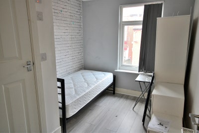 One Single En Suite Room Left - Ridley Road L6  Main Photo