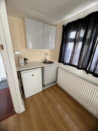 Studio Flat to Rent in Cricklewood (NW2) Main Photo