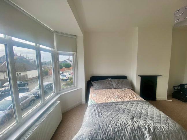 Double room available in NN1 Main Photo