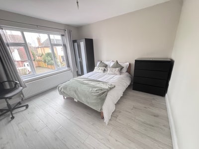 En suite room available Main Photo