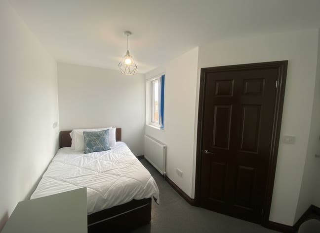 Modern En-suite Rooms in Bolingbroke Road, CV3 Main Photo