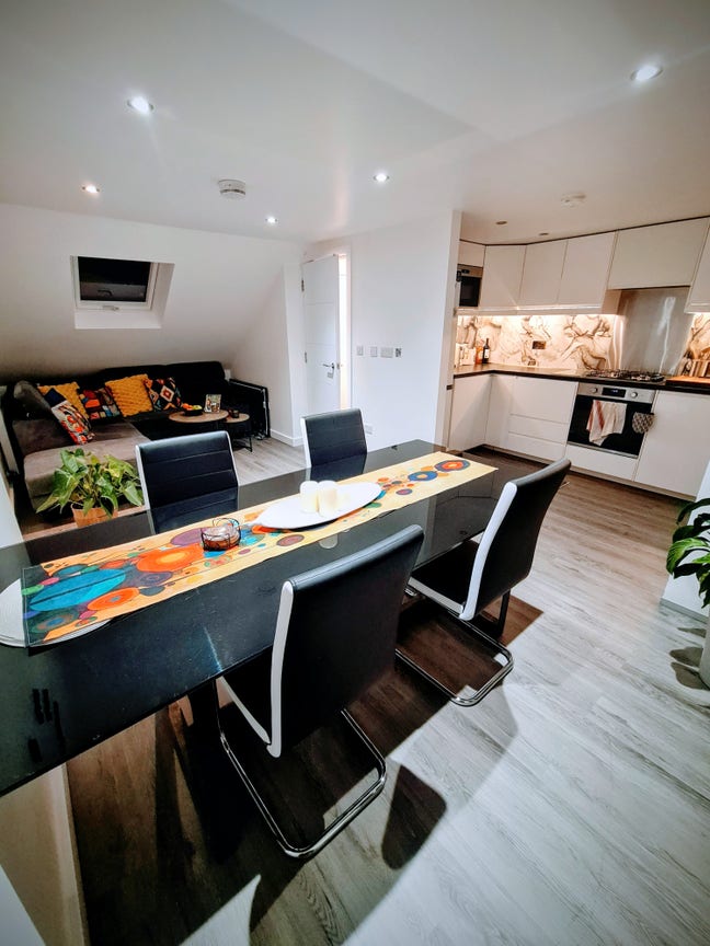 Cozy, sunny,double room in a newly renovated house Main Photo