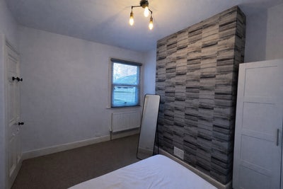 A modern Victorian flat in an affluent area (Z5) Main Photo