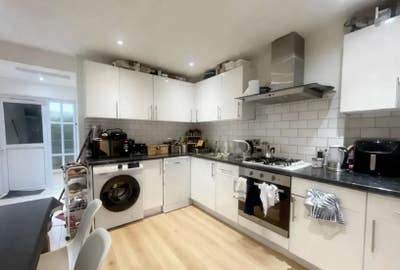 4 Bedrooms House at Stratford E15 Main Photo