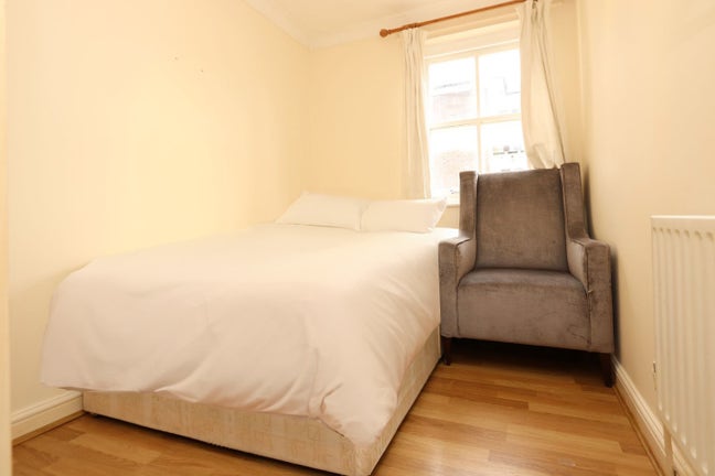 Ready to Move in? - Two Rooms- Canary Wharf- E14 Main Photo