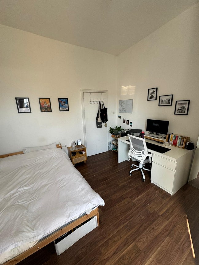 Spacious Double Room - 10 mins from Clapham Junc Main Photo