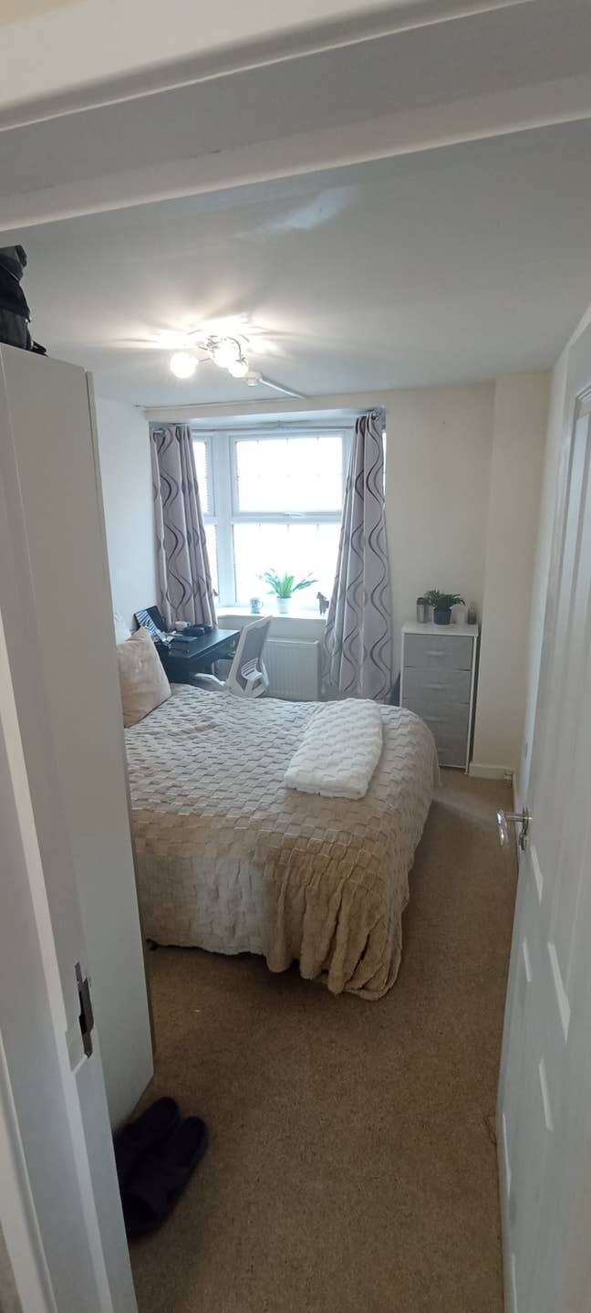 Fully Furnished Double Ensuite Bedroom  Main Photo