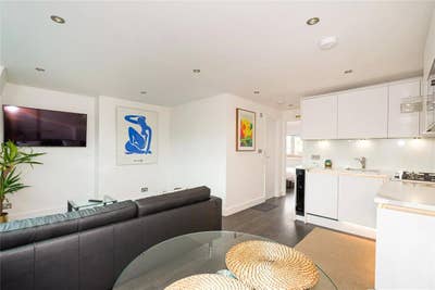 Entire flat for rent Main Photo