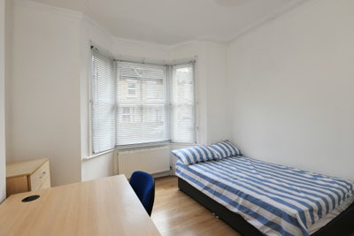 Lovely Houseshare Only 5 Mins from Elizabeth Line Main Photo