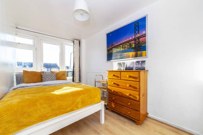 Private balcony room in Barons Court/Hammersmith Main Photo