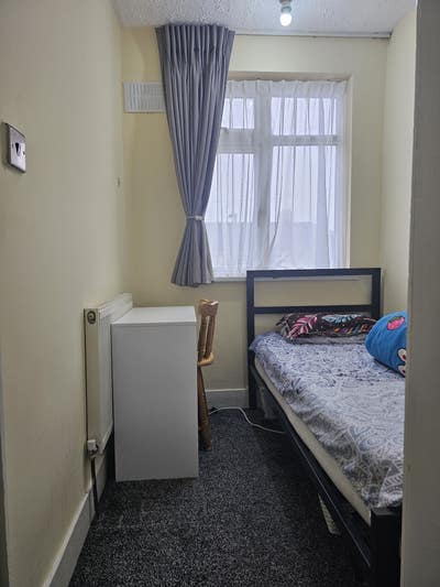 Furnished Box Room  Main Photo