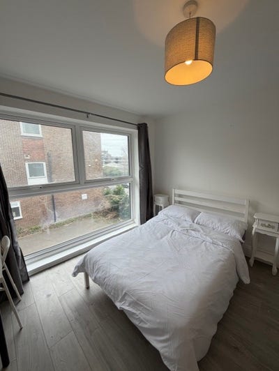 Capstan Square E14 Main Photo