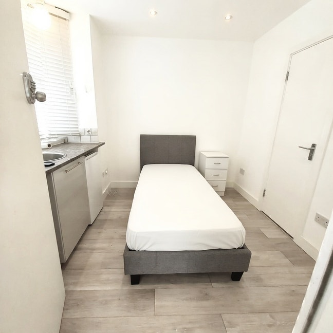 Newly Refurbished En suite all bills included Main Photo