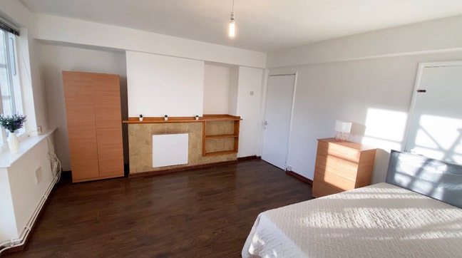 🍁 Bright room NOW - couples welcome  Main Photo