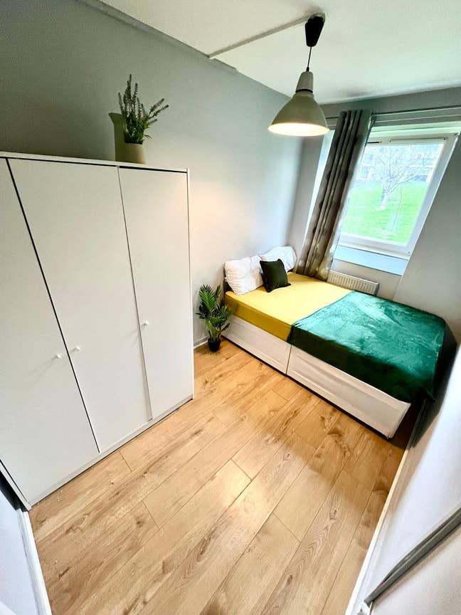 Spacious & Bright Double Bedroom – Southfield  Main Photo