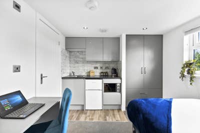 Central Studio Close to ARU - PE1 🏫 Main Photo